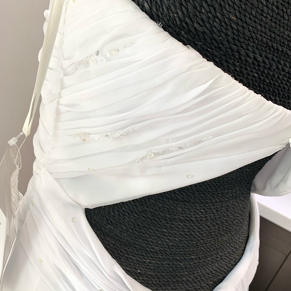 🚫SOLD🚫White Ruched Strapless Keyhole Back Beach Style Wedding Dress Sz 10 box - Picture 8 of 12